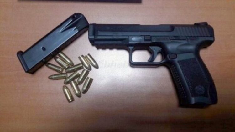 Adana’da Operasyon Düzenlenen Evde Çok Sayıda Ruhsatsız Silah Ele Geçirildi