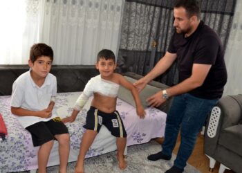 2 Kardeş Sokak Köpeklerinin Saldırısına Uğradı