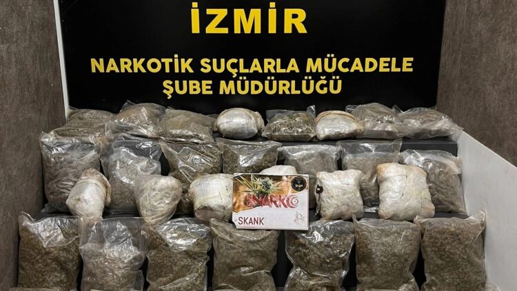 Oto Kurtarıcıda Uyuşturucu Ele Geçirildi: 3 Kişi Tutuklandı