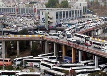Bayram Tatilinin Bitmesiyle Büyük İstanbul Otogarı Dolup Taşıyor