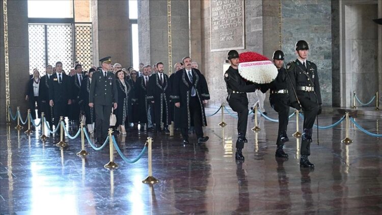 Uyuşmazlık Mahkemesi Başkanlığı Anıtkabir’i Ziyaret Etti