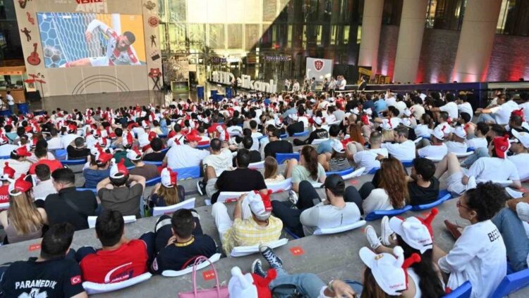 Hollanda-Türkiye Maçı Zorlu PSM Vestel Amfi’de!