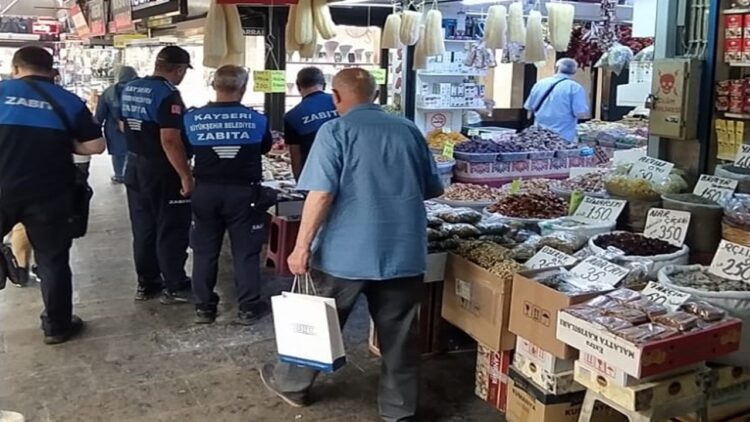 Kayseri’de Kaldırımlar İçin Zabıta Denetimleri Sürüyor