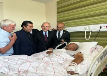 Kılıçdaroğlu’ndan Silahlı Saldırıda Yaralanan CHP’li Bahadır’a Hastane Ziyareti