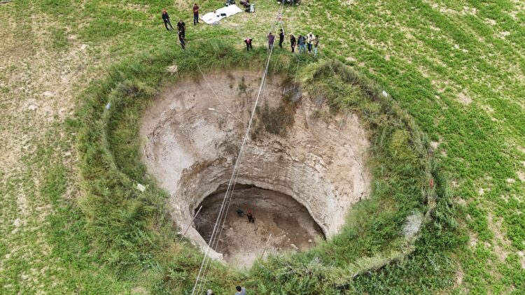 Konya’da Obruğa Köpek Düştü