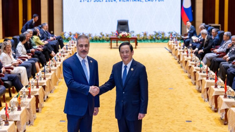 Hakan Fidan, ASEAN Toplantısı Çerçevesinde Laos Başbakanı ile Görüşme Gerçekleştirdi