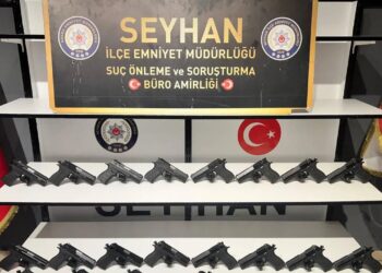 Adana’da Bir İş Yerinde 26 Ruhsatsız Tabanca Ele Geçirildi