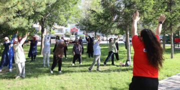 Kayseri Büyükşehir Belediyesi Kadınlara Özel Ücretsiz Sabah Spor Etkinlikleri Düzenliyor