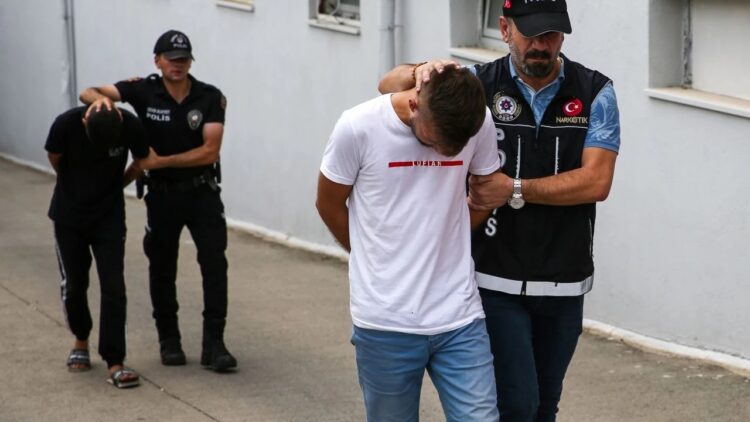 Adana’da Uyuşturucu Satıcısı 2 Kişi Tutuklandı
