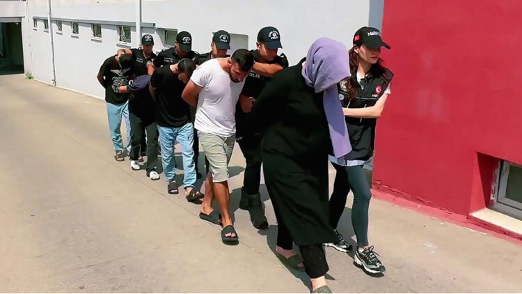 Adana’da Uyuşturucu Operasyonu: 14 Hükümlü Cezaevine Gönderildi