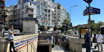 İzmir Üçyol Metro İstasyonu’nda Yürüyen Merdiven Kazası: 11 Kişi Yaralandı