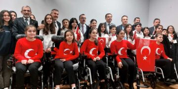 Bursa’da Öğrencilerden Engelli Bireylere Büyük Destek