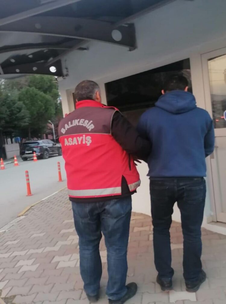 Balıkesir’de 40 yıl 10 ay kesinleşmiş hapis cezası bulunan firari yakalandı haberi