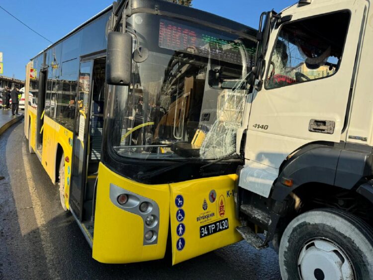 Başakşehir’de aynı caddede İETT otobüslerinin karıştığı 2 ayrı kaza meydana geldi haberi