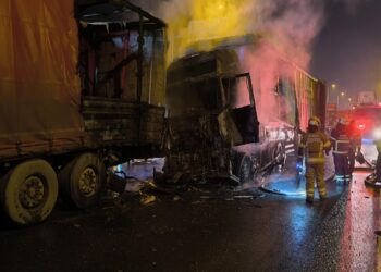 Bursa’da 2 tırın çarpıştığı kazada ölen sürücü defnedildi haberi