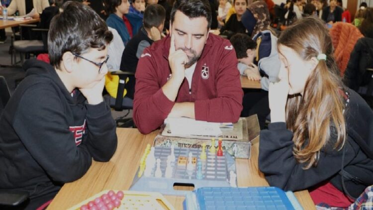 Bursa’da Zeka Oyunları Süper Ligi törenle başladı