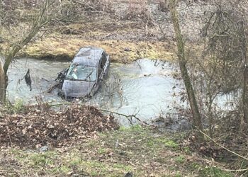 Çanakkale’de çaya düşen arabadaki 1 kişi yaralandı, 1 kişi kayboldu