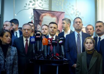 CHP’li Zeybek’ten Beşiktaş Belediye Başkanı Akpolat’ın gözaltına alınmasına ait açıklama: