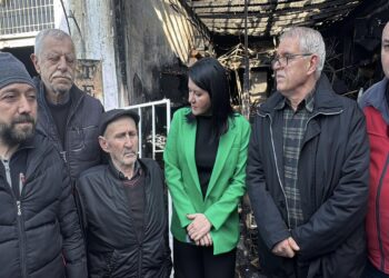 Edirne Belediye Başkanı Akın, yangında zarar gören iş yerlerini ziyaret etti haberi