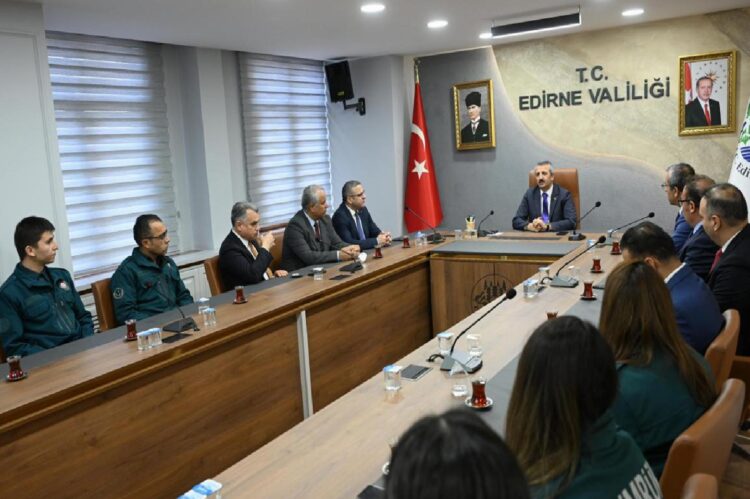 Edirne Valisi Sezer, gümrük personelini kabul etti haberi