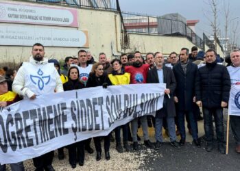 Eğitim Bir Sen’den Büyükçekmece’de öğrencisinin lisede bıçakladığı müdür yardımcısına destek