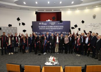 İSO Akademi’nin Stratejik Liderlik Yolculuğu sertifika programı ilk mezunlarını verdi haberi