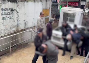 İstanbul’da kaçak alkol operasyonunda yakalanan 3 zanlı tutuklandı