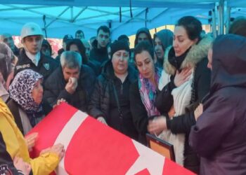 İstanbul’da motosiklet kazasında ölen polis memuru Çanakkale’de son seyahatine uğurlandı