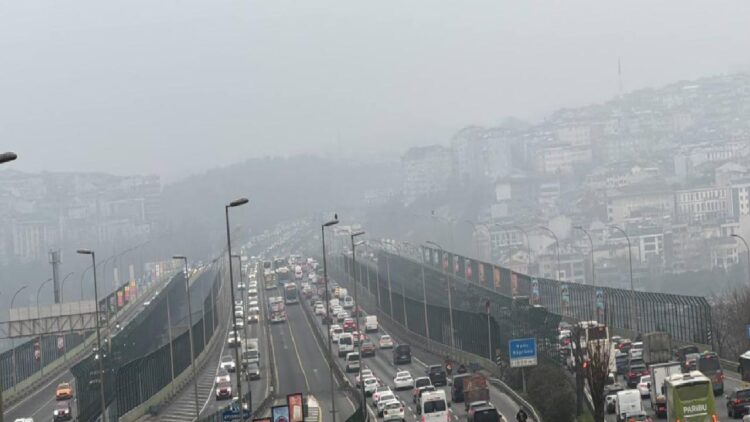 İstanbul’un bazı bölgelerinde ve Boğaz’da sis etkili oldu haberi