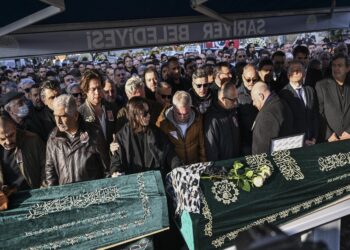 Kartalkaya’daki otel yangınında ölen anne ve kızı için İstanbul’da cenaze töreni yapıldı haberi