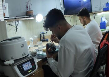 Kırklareli’nde genç girişimci KOSGEB desteğiyle geliştirdiği laboratuvarında diş protezi üretiyor haberi