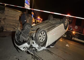 Kocaeli’de hafif ticari araç ile otomobilin çarpıştığı kazada 4 kişi yaralandı