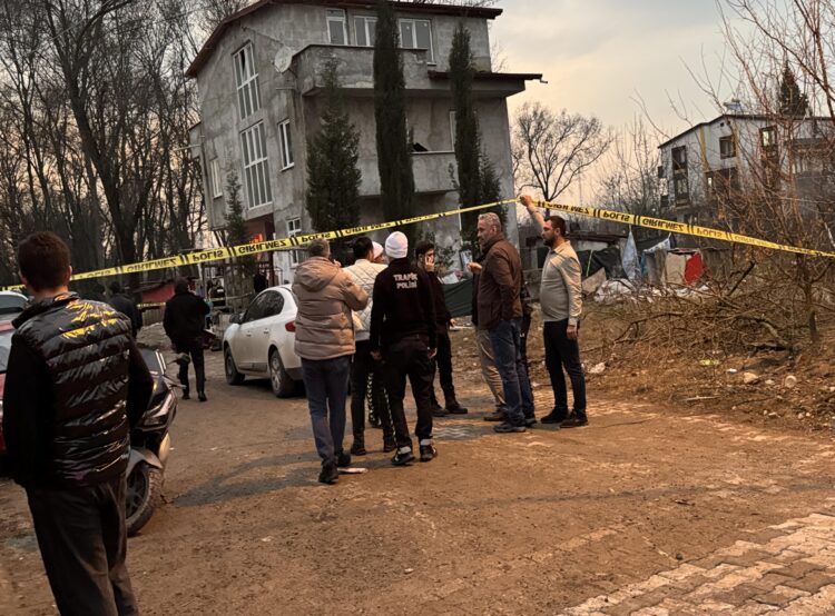 Kocaeli’de şüphelinin evine giden polis darbedildi haberi