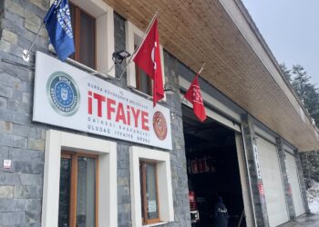 Konaklama imkanı bulunan 16 kayak merkezinin 3’ünde itfaiye ekibi görev yapıyor haberi