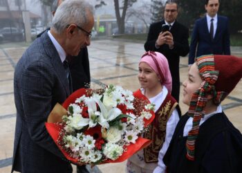 Ulaştırma ve Altyapı Bakanı Uraloğlu, Edirne Valiliği’ni ziyaret etti haberi