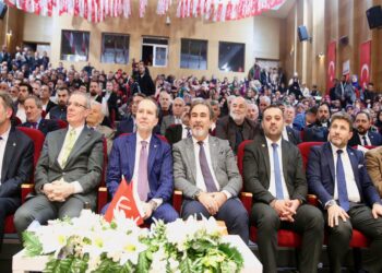 Yeniden Refah Partisi Genel Başkanı Erbakan, Kocaeli’de partisinin üye katılım programına iştirak etti