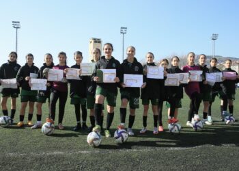 Yeşil sahanın şampiyon kızları, okul sıralarında da zirvede haberi