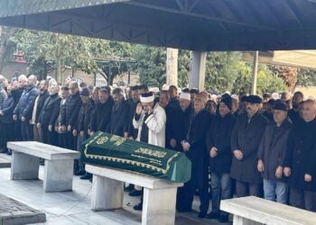 Bahçelievler’de mahalle muhtarı tarafından silahla öldürülen emlakçı son yolculuğuna uğurlandı haberi