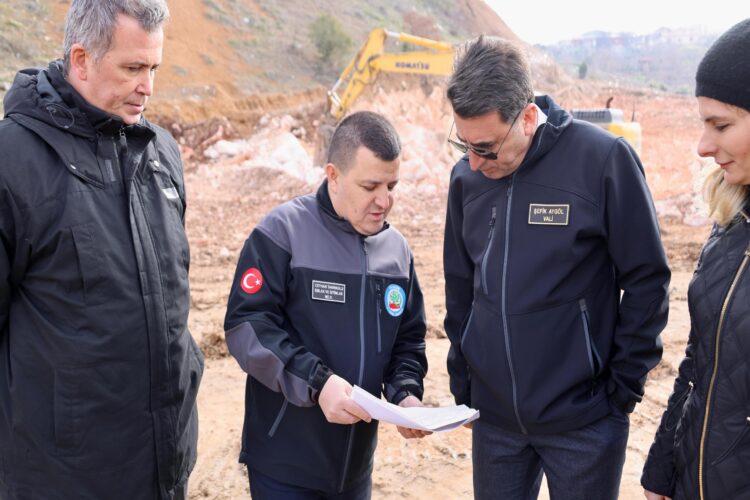 Bilecik Valisi Aygöl’den anaokulu ve tır parkı çalışmalarını inceledi haberi