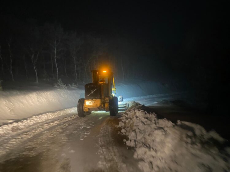 Bursa’da kar nedeniyle kapanan 143 mahalle yolu yeniden ulaşıma açıldı haberi