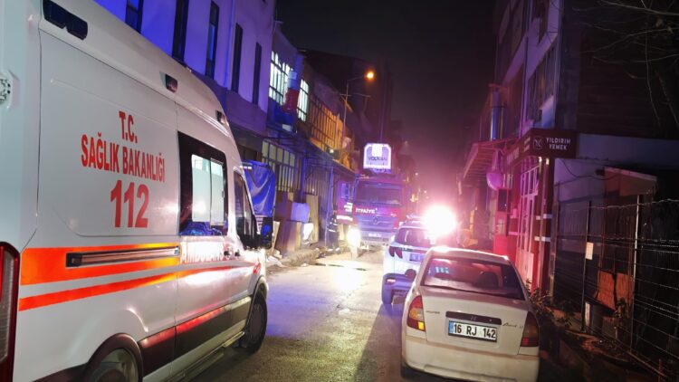 Bursa’da mobilya imalathanesinde çıkan yangın söndürüldü haberi