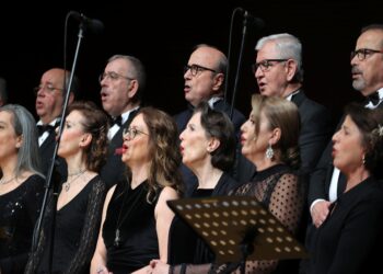 Bursa’da “Otizm Farkındalık Konseri”nde TRT sanatçısı Nusret Yılmaz ve koro sahne aldı haberi