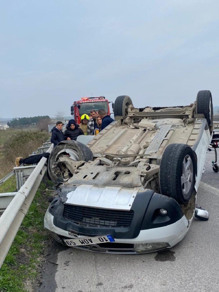 Bursa’da takla atan otomobildeki 3 kişi yaralandı haberi