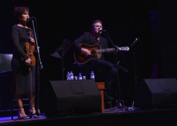 Bursa’da Tuna Kiremitçi ve Müge Alpay konser verdi haberi