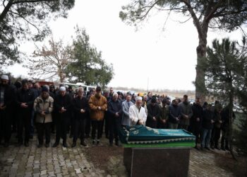 Çanakkale Savaşları kahramanı dedesiyle aynı gün vefat eden torunu defnedildi haberi