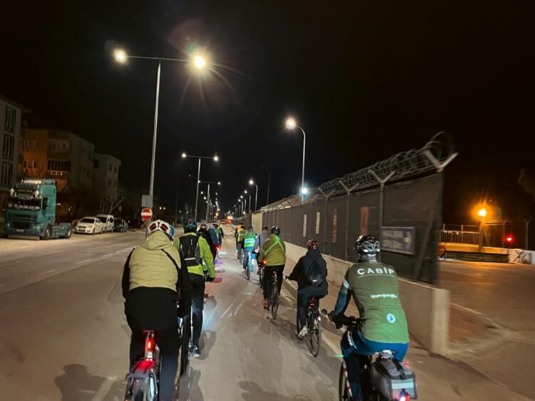 Çanakkale’de depremde hayatını kaybedenleri anmak için “sessiz sürüş” gerçekleştirildi haberi