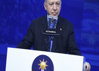 Cumhurbaşkanı ve AK Parti Genel Başkanı Erdoğan, partisinin İstanbul 8. Olağan İl Kongresi’nde konuştu: (1) haberi