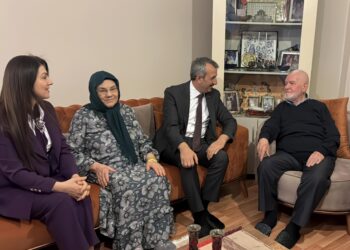 Edirne Valisi Sezer “Aile Yılı” kapsamında evliliklerinin 63. yılındaki çifti ziyaret etti haberi