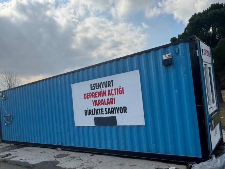 Esenyurt Belediyesince depremzedeler için toplanan yardım malzemeleri depolarda bırakıldı haberi