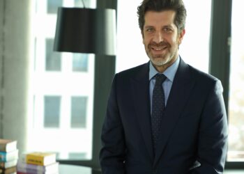 EY, üretken yapay zekanın iş gücü piyasasına etkilerini içeren raporunu yayımladı haberi